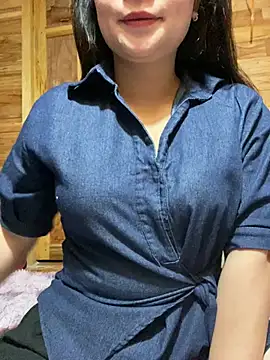 violet-00 online show from May 2, 2026, 2:38 am