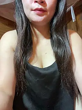 violet-00 online show from May 15, 2026, 11:56 pm