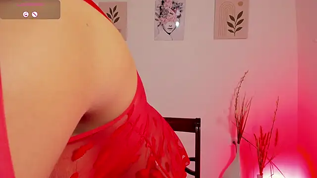 Snapshot of Lauraricci__ chatting on September 24, 2025, 6:33 pm Lauraricci online show from September 24, 2025, 6:33 pm