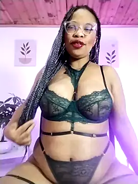 Snapshot of Lauraricci__ chatting on October 4, 2025, 10:24 am Lauraricci online show from October 4, 2025, 10:24 am