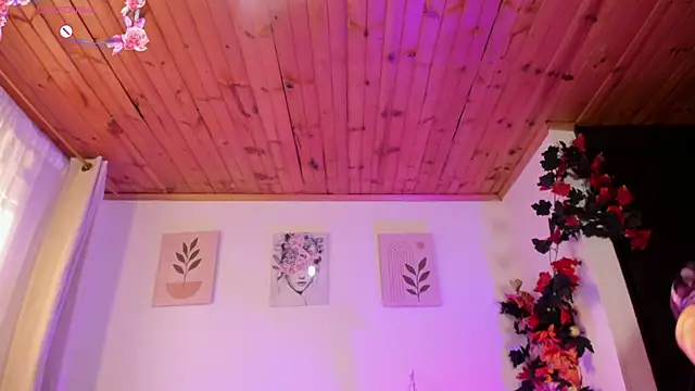 Snapshot of Lauraricci__ chatting on October 11, 2025, 11:20 am Lauraricci online show from October 11, 2025, 11:20 am