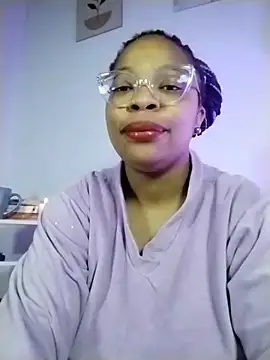 Snapshot of Lauraricci__ chatting on November 5, 2025, 3:17 am Lauraricci online show from November 5, 2025, 3:17 am