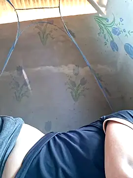 Snapshot of xuxulovezz chatting on October 8, 2025, 5:16 am xuxulovezz online show from October 8, 2025, 5:16 am