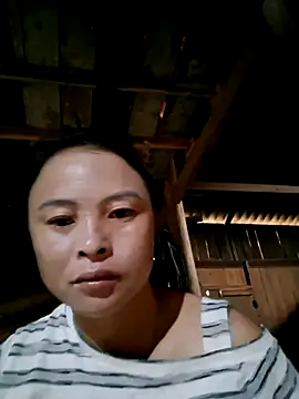 Snapshot of xuxulovezz chatting on October 13, 2025, 11:49 pm xuxulovezz online show from October 13, 2025, 11:49 pm