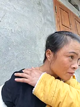 Snapshot of xuxulovezz chatting on October 24, 2025, 6:54 am xuxulovezz online show from October 24, 2025, 6:54 am