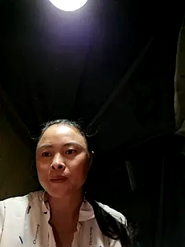 Snapshot of xuxulovezz chatting on November 2, 2025, 1:57 pm xuxulovezz online show from November 2, 2025, 1:57 pm