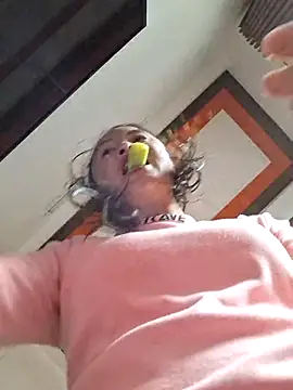 xuxulovezz online show from November 22, 2025, 9:08 am