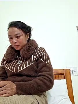 xuxulovezz online show from December 21, 2025, 12:34 pm