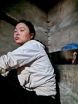 Snapshot of xuxulovezz chatting on February 12, 2026, 4:40 am xuxulovezz online show from February 12, 2026, 4:40 am