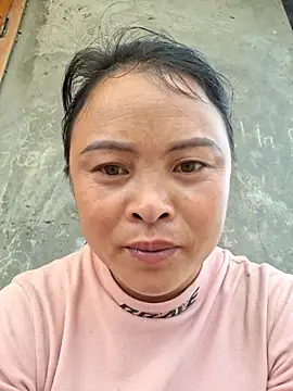 Snapshot of xuxulovezz chatting on February 24, 2026, 2:42 am xuxulovezz online show from February 24, 2026, 2:42 am