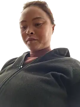 Snapshot of xuxulovezz chatting on March 5, 2026, 9:49 am xuxulovezz online show from March 5, 2026, 9:49 am