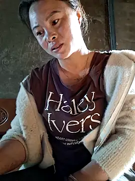 Snapshot of xuxulovezz chatting on March 18, 2026, 1:53 am xuxulovezz online show from March 18, 2026, 1:53 am