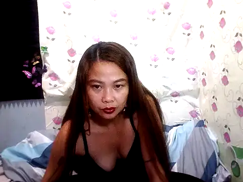 Snapshot of SweetRosie2025 chatting on October 18, 2025, 5:43 am SweetRosie2025 online show from October 18, 2025, 5:43 am