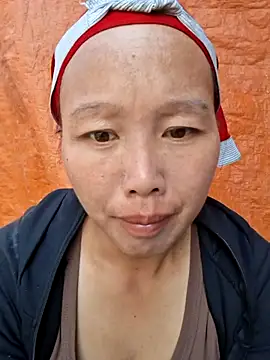 Snapshot of helenzz chatting on October 12, 2025, 8:24 am helenzz online show from October 12, 2025, 8:24 am