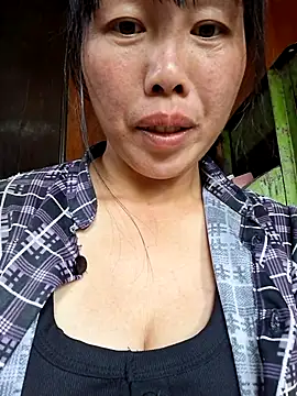 Snapshot of helenzz chatting on October 23, 2025, 5:29 am helenzz online show from October 23, 2025, 5:29 am