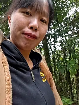 Snapshot of helenzz chatting on October 24, 2025, 6:54 am helenzz online show from October 24, 2025, 6:54 am