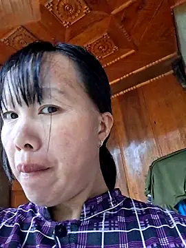 Snapshot of helenzz chatting on November 4, 2025, 12:43 am helenzz online show from November 4, 2025, 12:43 am