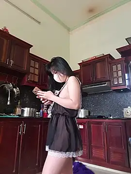 Snapshot of Helen-Tran chatting on October 16, 2025, 1:17 am Helen-Tran online show from October 16, 2025, 1:17 am