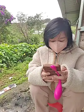 Snapshot of Helen-Tran chatting on October 21, 2025, 1:28 am Helen-Tran online show from October 21, 2025, 1:28 am