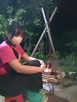 Snapshot of Helen-Tran chatting on October 25, 2025, 12:56 pm Helen-Tran online show from October 25, 2025, 12:56 pm