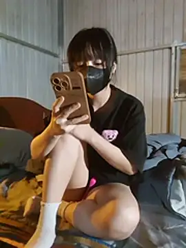 Snapshot of Helen-Tran chatting on October 28, 2025, 11:47 am Helen-Tran online show from October 28, 2025, 11:47 am