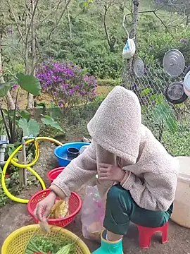 Snapshot of Helen-Tran chatting on October 29, 2025, 2:58 am Helen-Tran online show from October 29, 2025, 2:58 am