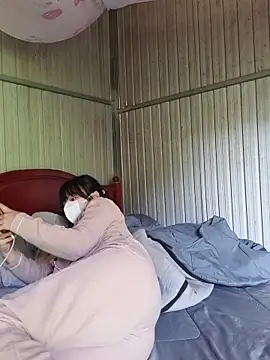 Snapshot of Helen-Tran chatting on November 1, 2025, 6:37 am Helen-Tran online show from November 1, 2025, 6:37 am