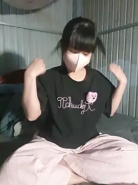 Snapshot of Helen-Tran chatting on November 6, 2025, 9:21 am Helen-Tran online show from November 6, 2025, 9:21 am