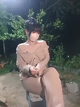 Snapshot of Helen-Tran chatting on November 11, 2025, 1:00 pm Helen-Tran online show from November 11, 2025, 1:00 pm