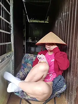 Snapshot of Helen-Tran chatting on November 23, 2025, 1:27 am Helen-Tran online show from November 23, 2025, 1:27 am