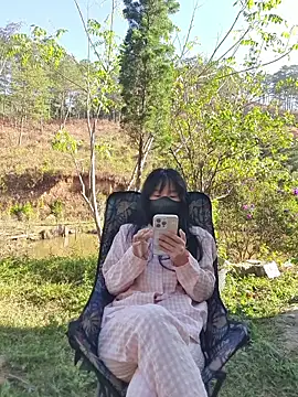 Snapshot of Helen-Tran chatting on February 5, 2026, 1:21 am Helen-Tran online show from February 5, 2026, 1:21 am