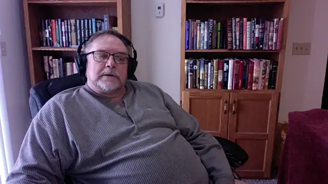 Snapshot of Vinyl22@xh chatting on March 2, 2026, 7:32 pm Vinyl22xh online show from March 2, 2026, 7:32 pm