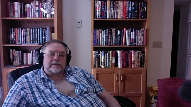 Snapshot of Vinyl22@xh chatting on March 6, 2026, 9:22 pm Vinyl22xh online show from March 6, 2026, 9:22 pm