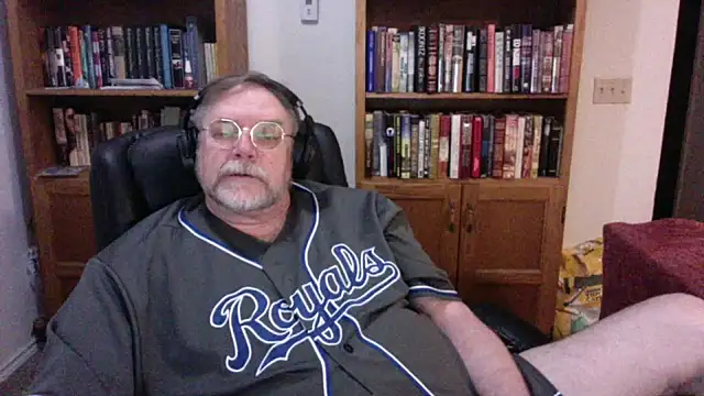 Snapshot of Vinyl22@xh chatting on March 15, 2026, 5:02 am Vinyl22xh online show from March 15, 2026, 5:02 am