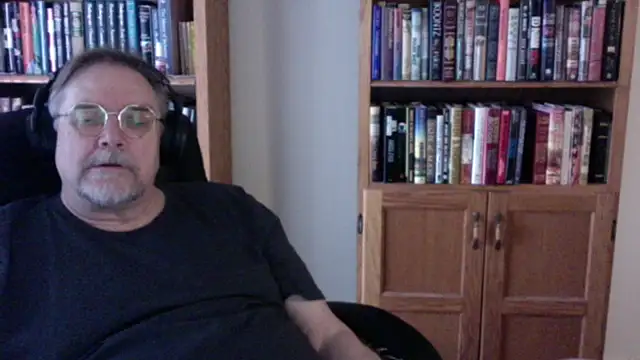 Snapshot of Vinyl22@xh chatting on April 3, 2026, 9:35 pm Vinyl22xh online show from April 3, 2026, 9:35 pm