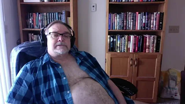 Snapshot of Vinyl22@xh chatting on April 13, 2026, 6:24 pm Vinyl22xh online show from April 13, 2026, 6:24 pm