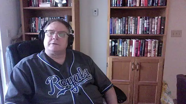 Vinyl22xh online show from July 22, 2026, 12:02 am