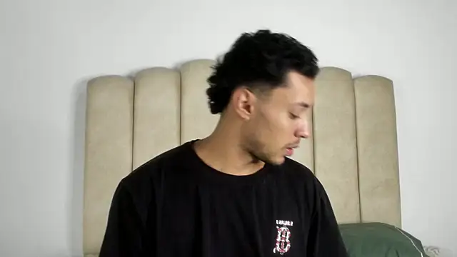 Snapshot of aroncooper1 chatting on October 6, 2025, 9:51 am aroncooper1 online show from October 6, 2025, 9:51 am