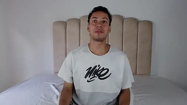 Snapshot of aroncooper1 chatting on November 11, 2025, 9:04 pm aroncooper1 online show from November 11, 2025, 9:04 pm