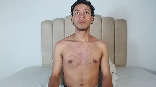 Snapshot of aroncooper1 chatting on November 18, 2025, 9:47 am aroncooper1 online show from November 18, 2025, 9:47 am