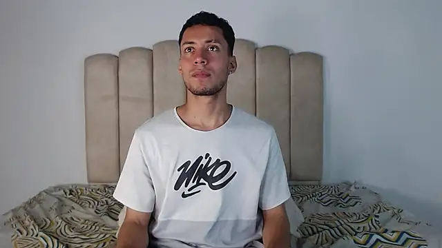 aroncooper1 online show from March 6, 2026, 5:48 am