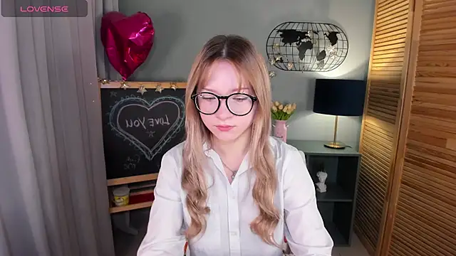 Snapshot of elliupp chatting on October 5, 2025, 1:26 am elliupp online show from October 5, 2025, 1:26 am