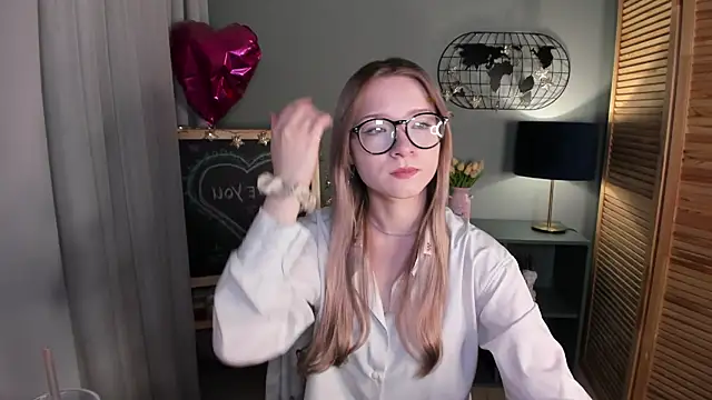 Snapshot of elliupp chatting on October 8, 2025, 8:23 am elliupp online show from October 8, 2025, 8:23 am