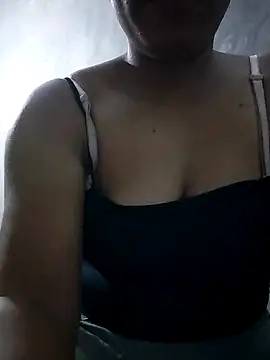 Snapshot of LylyCii96 chatting on October 15, 2025, 7:41 am LylyCii96 online show from October 15, 2025, 7:41 am