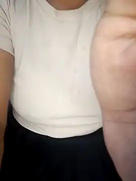 Snapshot of LylyCii96 chatting on October 20, 2025, 11:21 am LylyCii96 online show from October 20, 2025, 11:21 am