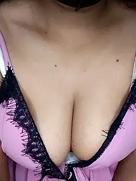 Snapshot of LylyCii96 chatting on October 26, 2025, 4:40 am LylyCii96 online show from October 26, 2025, 4:40 am