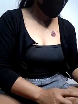 Snapshot of LylyCii96 chatting on November 10, 2025, 1:59 am LylyCii96 online show from November 10, 2025, 1:59 am