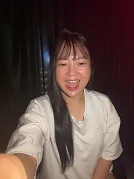 Snapshot of Be_xinh chatting on October 1, 2025, 3:51 pm Be xinh online show from October 1, 2025, 3:51 pm