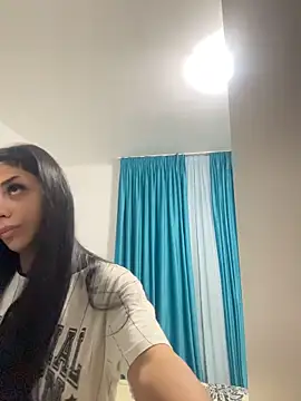 Snapshot of AylinHazellx chatting on October 29, 2025, 8:10 pm AylinHazellx online show from October 29, 2025, 8:10 pm