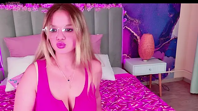 Snapshot of KellyHayden chatting on October 21, 2025, 3:24 pm KellyHayden online show from October 21, 2025, 3:24 pm